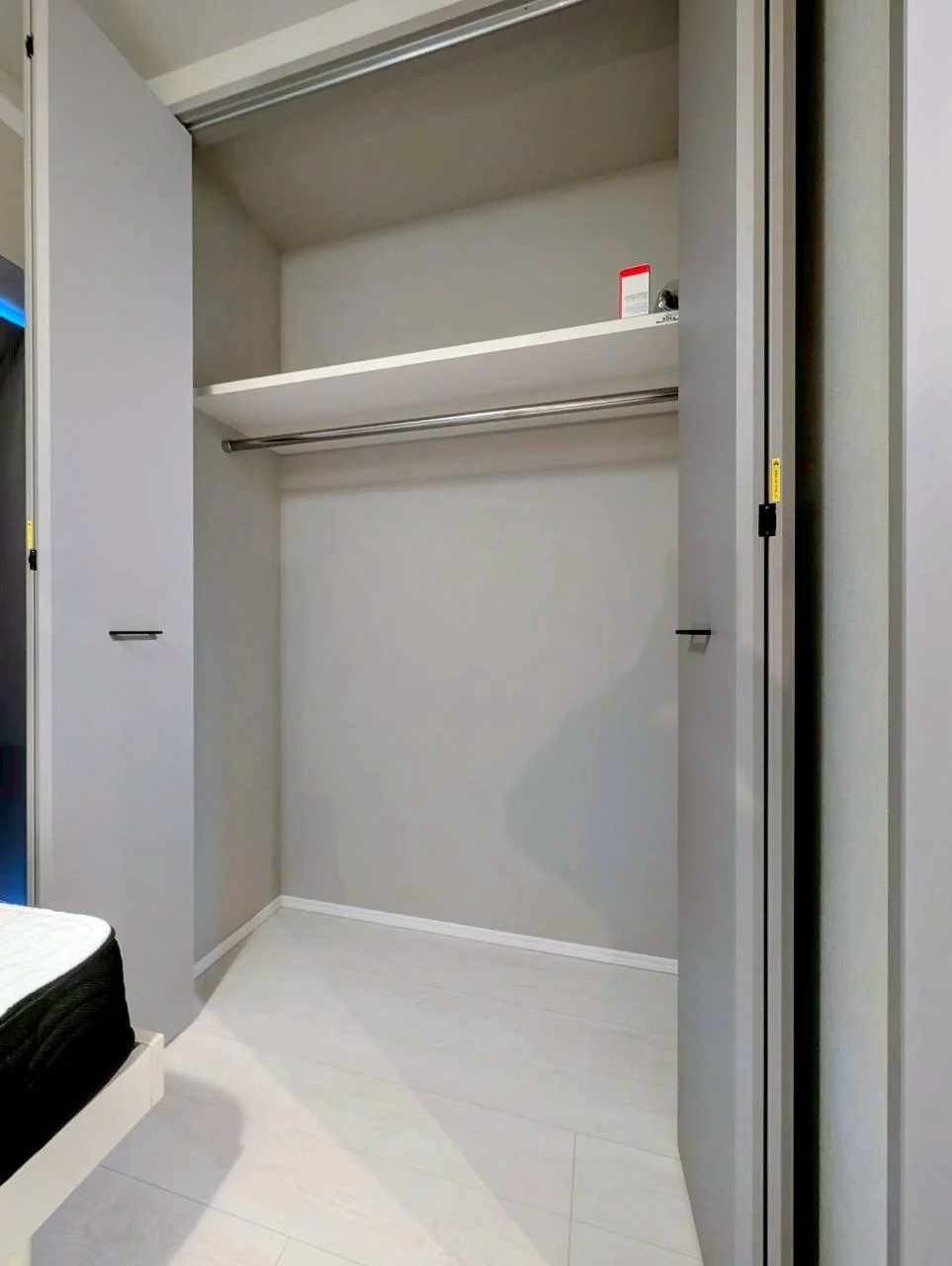 寝室クローゼット・収納棚