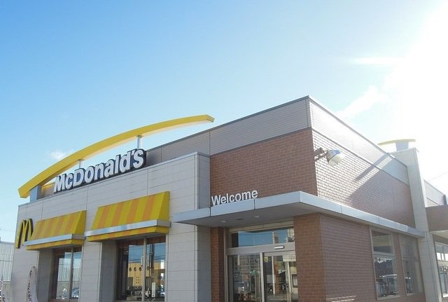 マクドナルド４５４八戸西店まで1600m