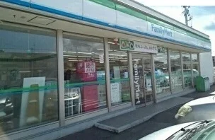 ファミリーマートまで470m