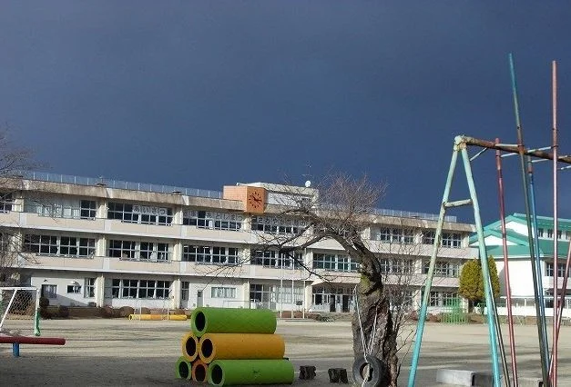 西小学校まで700m