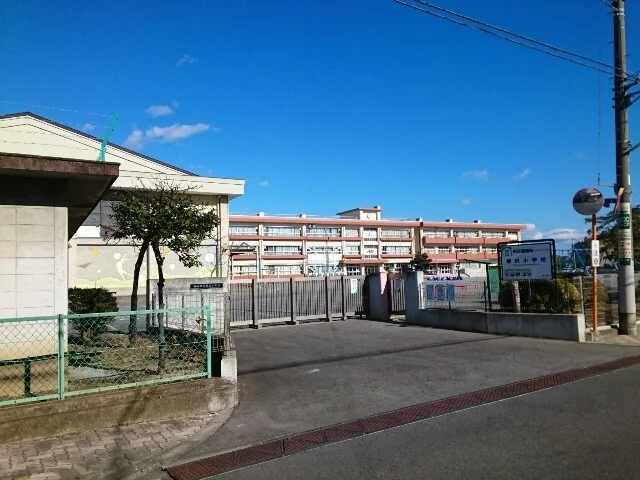市立塚沢小学校まで650m