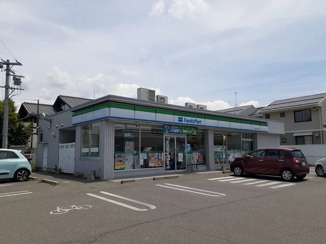ファミリーマート　松本つかま店まで550m