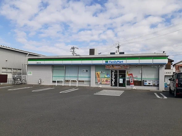 ファミリーマートまで400m
