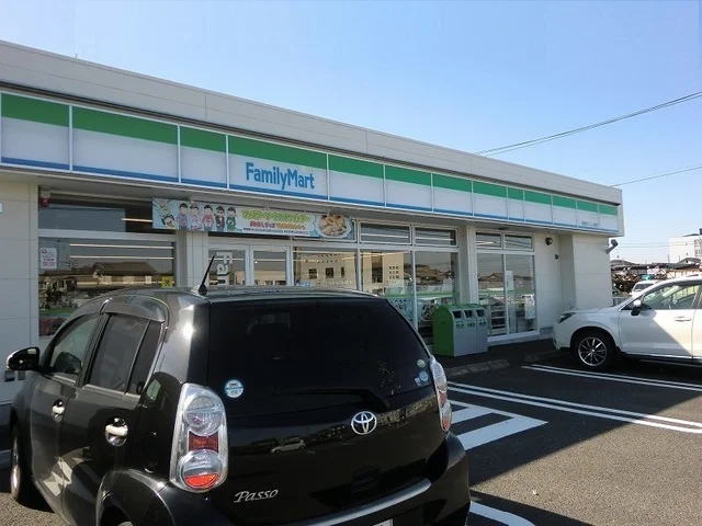 ファミリーマートにんじん通店まで650m
