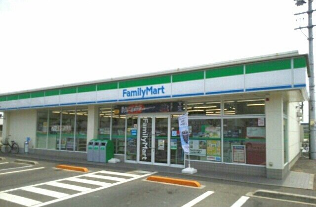 ファミリーマートさんまで187m