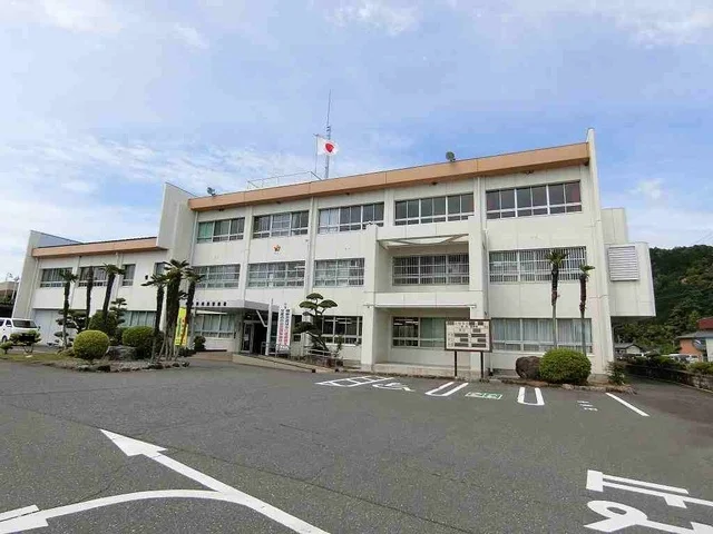 揖斐警察署まで652m