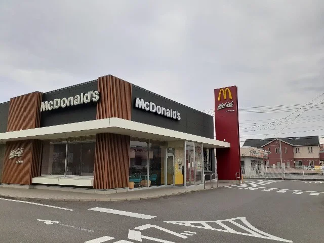 マクドナルド川之江店様まで300m