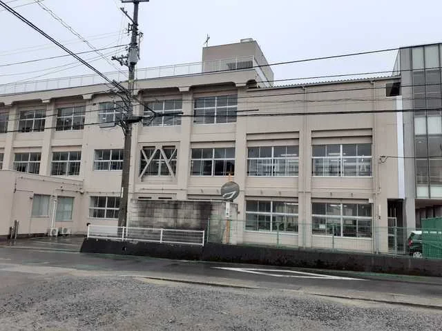 妻鳥小学校様まで1500m