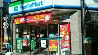 ファミリーマート幡ヶ谷本町店まで30m