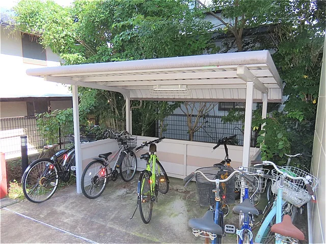 屋根付き駐輪場あり