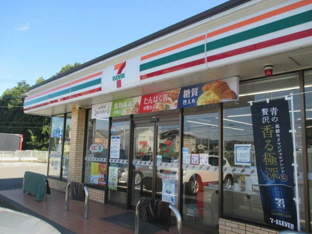 セブンイレブン鹿沼栄町店まで400m