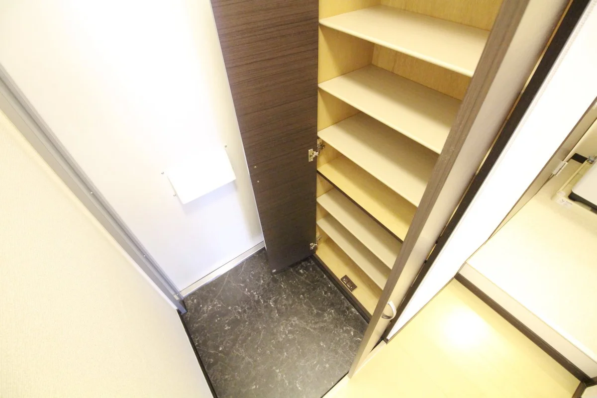 収納たっぷりなシューズＢＯＸ付きです♪