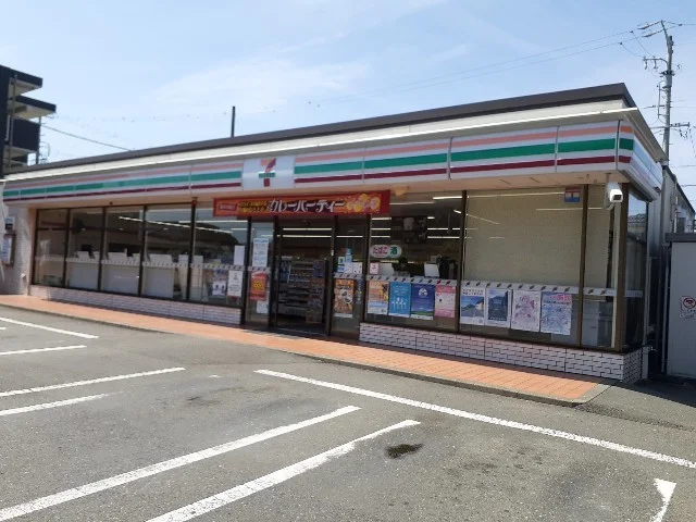 セブンイレブン磐田新貝店まで300m
