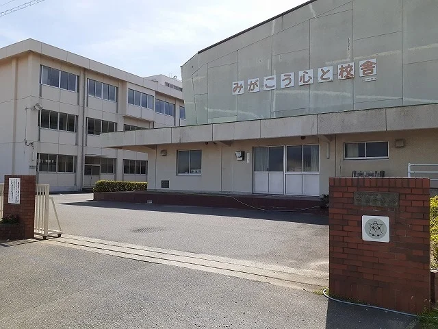 武豊中学校まで900m