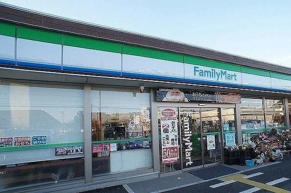 ファミリーマート 柏原ニュータまで850m