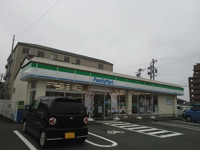 ファミリーマート浜松志都呂店まで305m