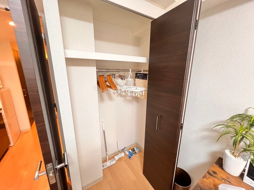 これが二つ目クローゼット。圧巻の収納力です。