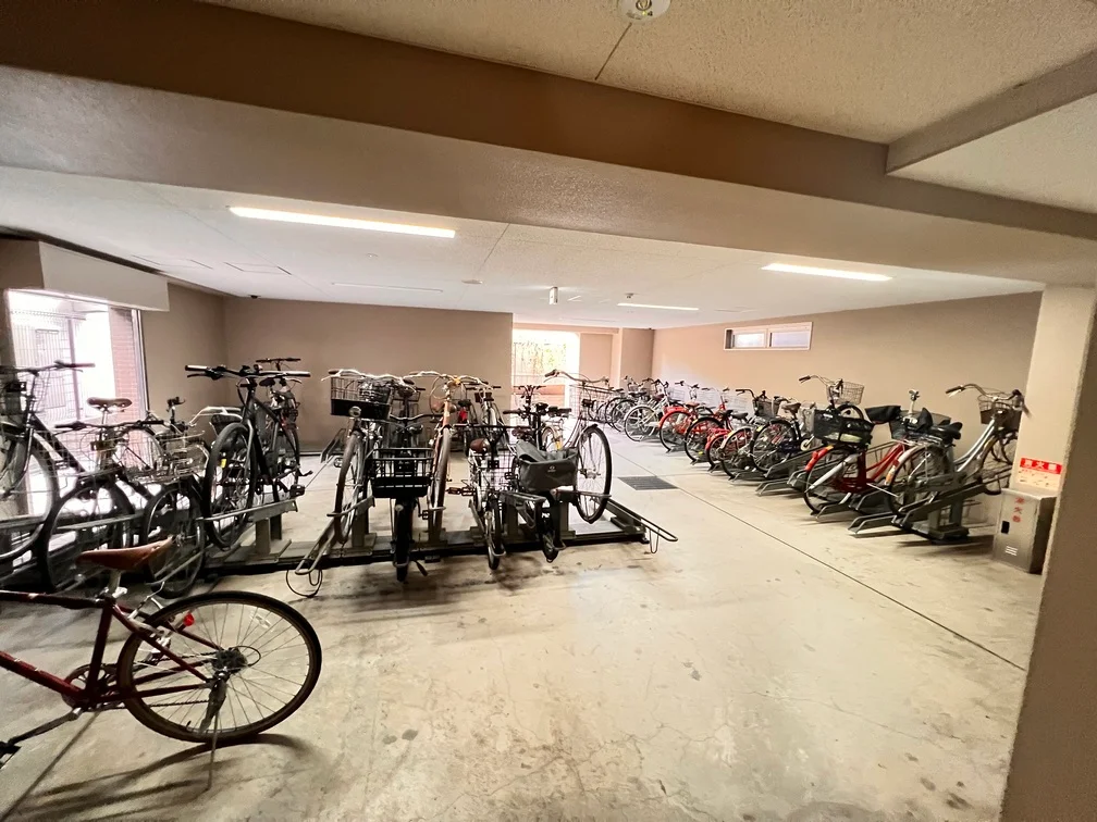 駐輪場も建物内にあって便利です。