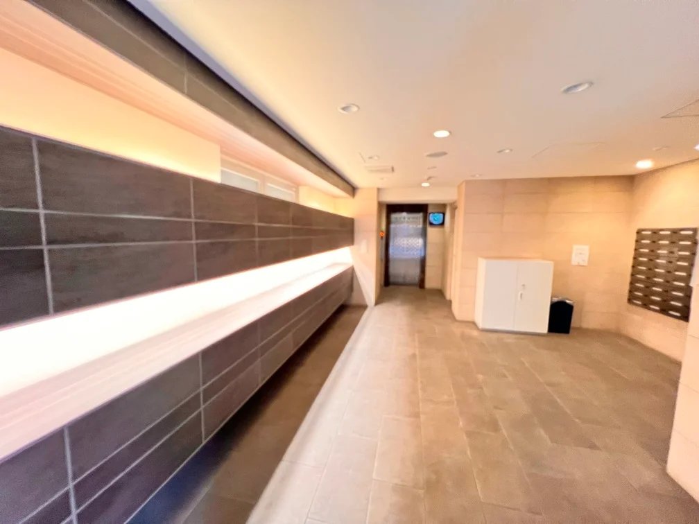 オートロックから入ってもこの重厚感