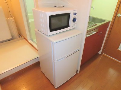 電子レンジ、冷蔵庫完備