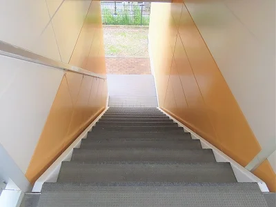 階段上からのアングルです