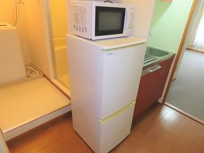 電子レンジ、冷蔵庫完備