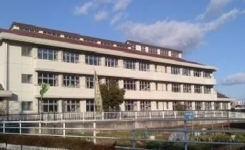 福島市立御山小学校まで350m