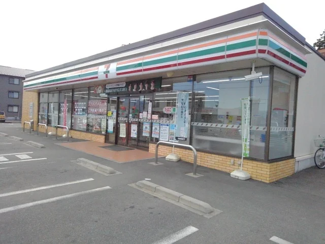 セブンイレブン竜王玉川店まで300m