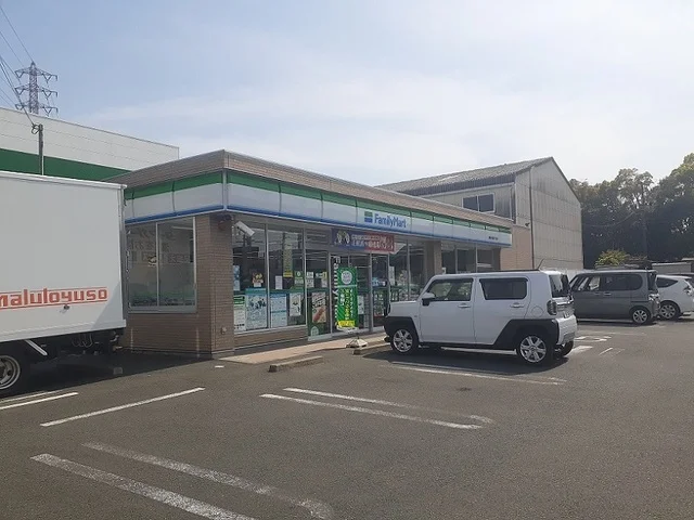 ファミリーマートまで400m