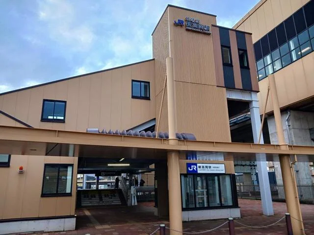 城端線新高岡駅まで330m