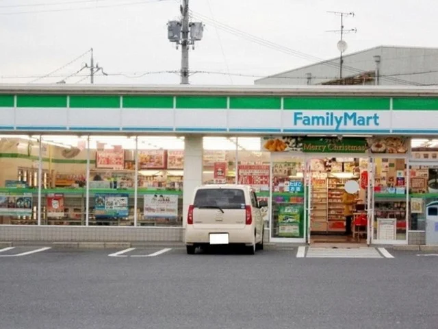 ファミリーマート湖南岩根店まで1200m