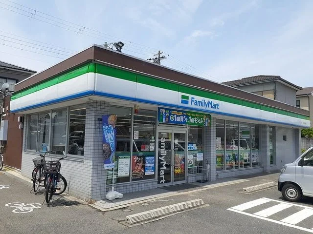 ファミリーマート様まで750m