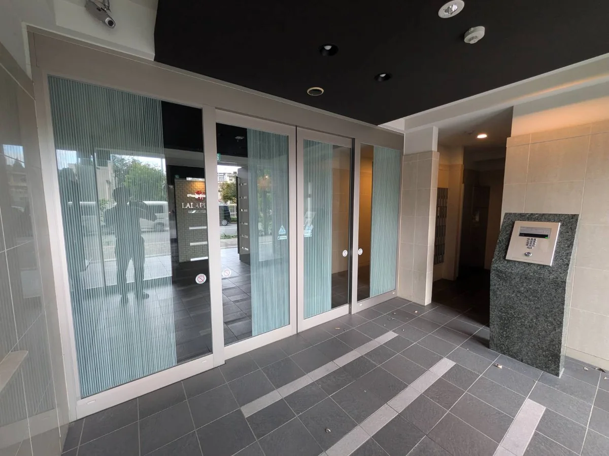 オートロックで安心です。