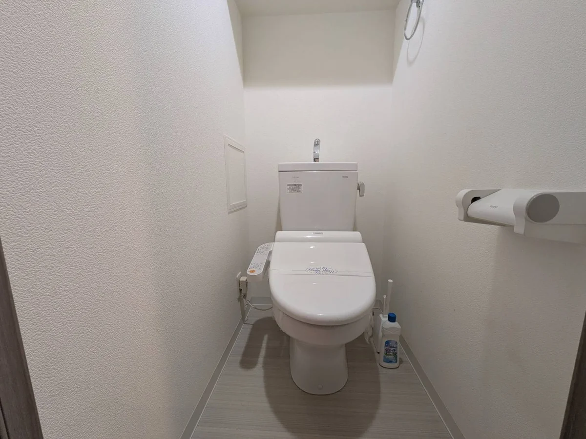 ウォシュレット付トイレです。