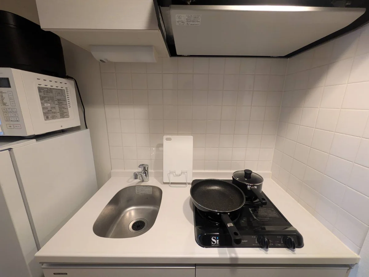 フライパンやまな板など、すぐに料理をして頂けます。