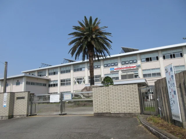 平原小学校まで1050m