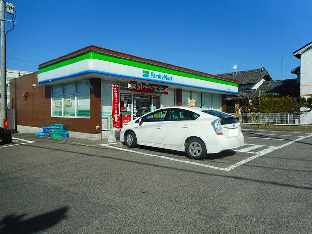 ファミリーマート 矢田小南店まで900m