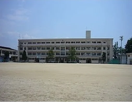 祇園中学校まで800m