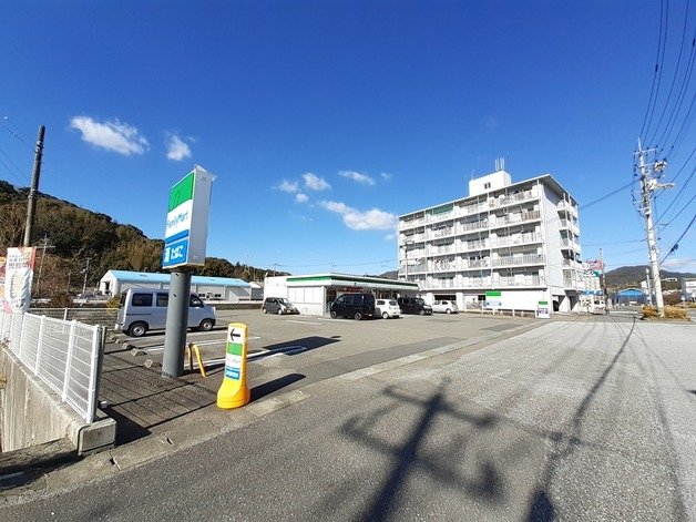 ファミリーマート 高知長浜店まで120m