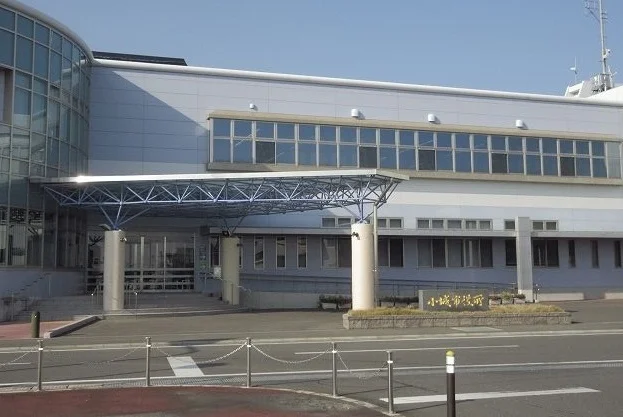 小城市役所まで2000m