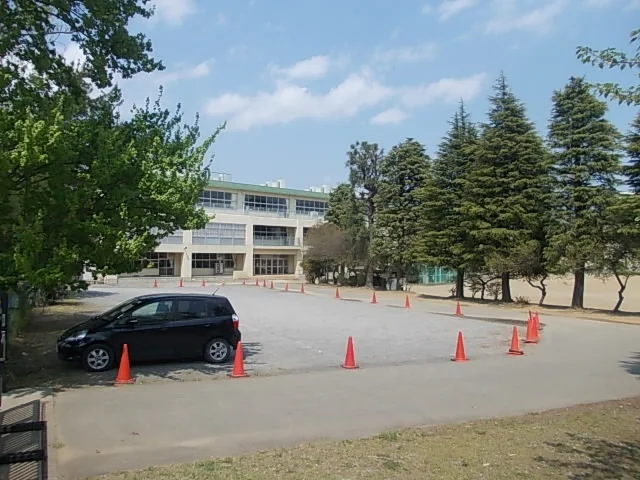 牛久市立牛久小学校まで450m