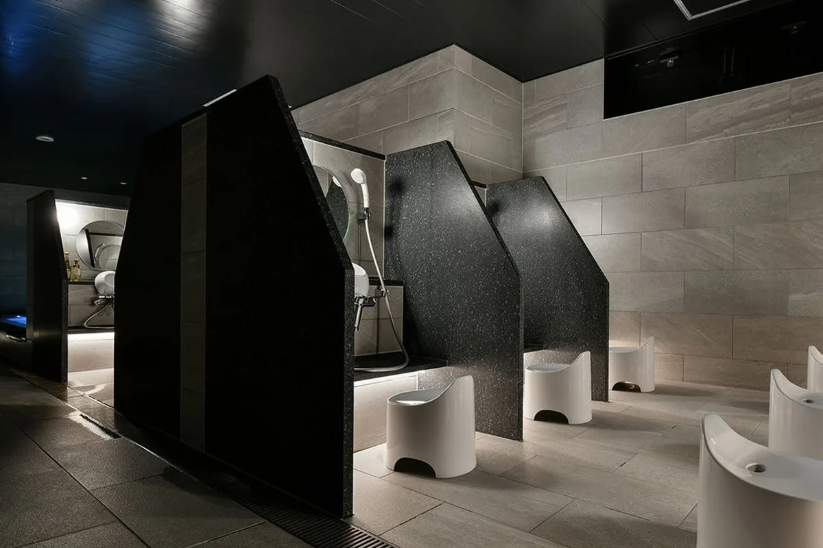 【大浴場】落ち着きのある雰囲気。