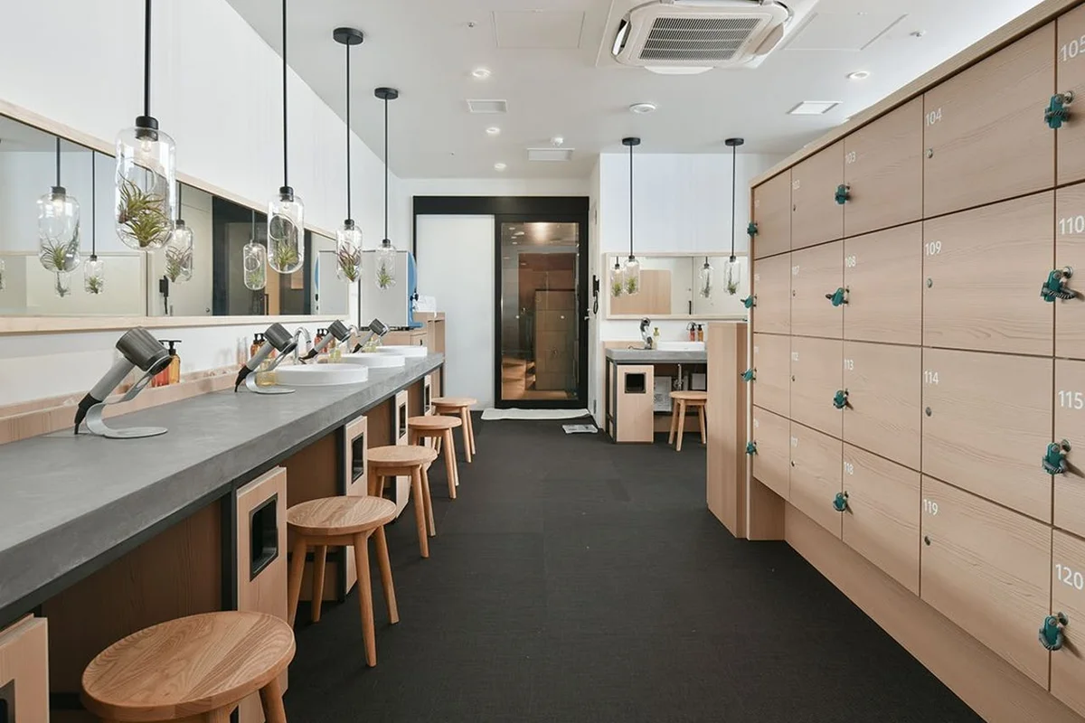 【大浴場】大浴場の脱衣所もこんな素敵な空間…！