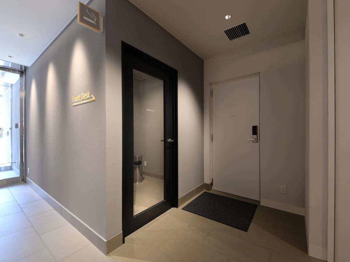 館内は禁煙ですが、1Fに喫煙所があります。