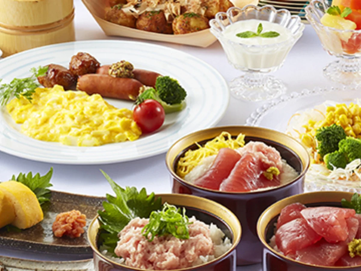 マグロ丼をメインに、和洋、多種多様な料理