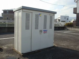 ゴミ庫は物件入居者専用コンテナタイプ。