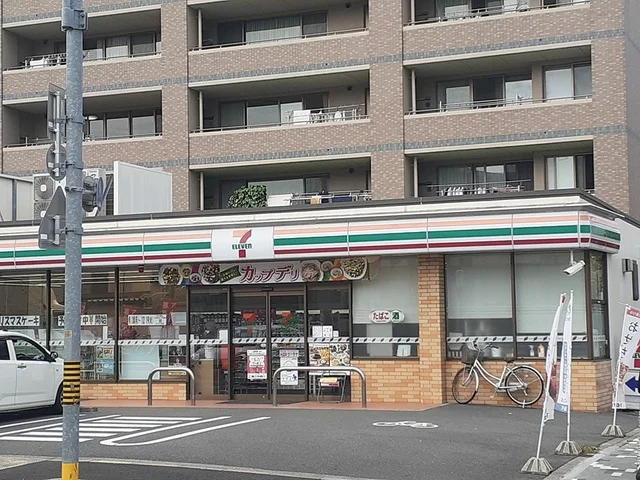 セブンイレブンまで770m