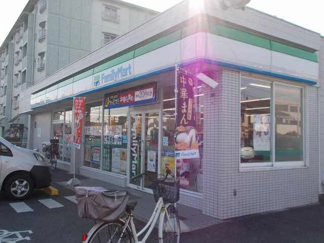 ファミリーマート　草津野村店まで300m