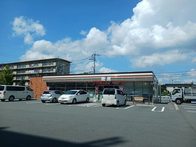 セブンイレブン八王寺団地入口店まで230m