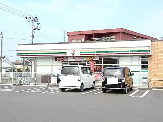 セブンイレブン都城花繰町店まで500m